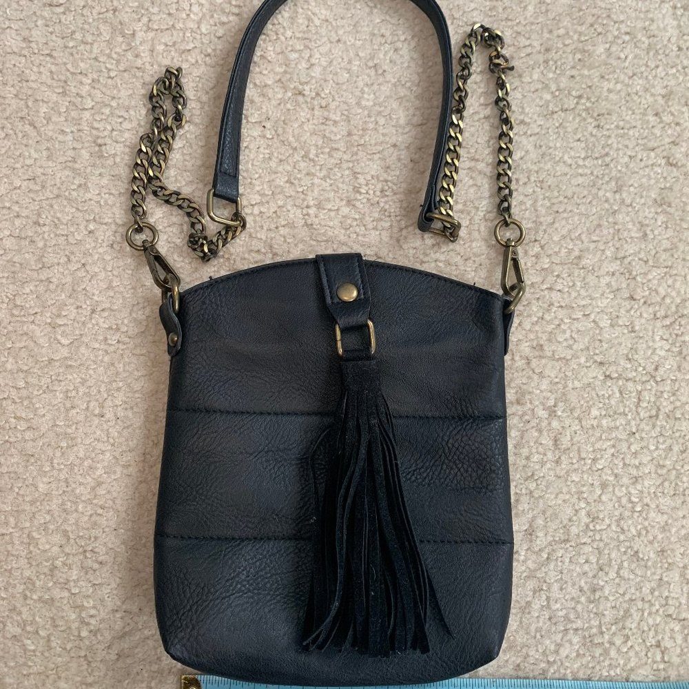 Adorable nuG Soft Black Leather Purse w/Tassle